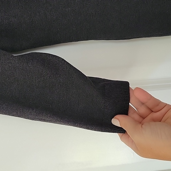 Nwt NEW YORK & COMPANY GREY TWIST FRONT 3/4 SLEEVE SILK TOP SMALL - Picture 4 of 13